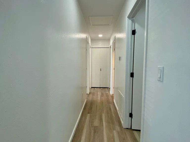La Luz Dr — Photo 12