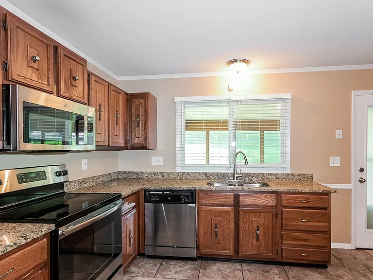 174 Birchleaf Dr — Photo 8