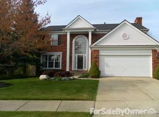 157 Saxon Ct, Rochester Hills, MI 48307