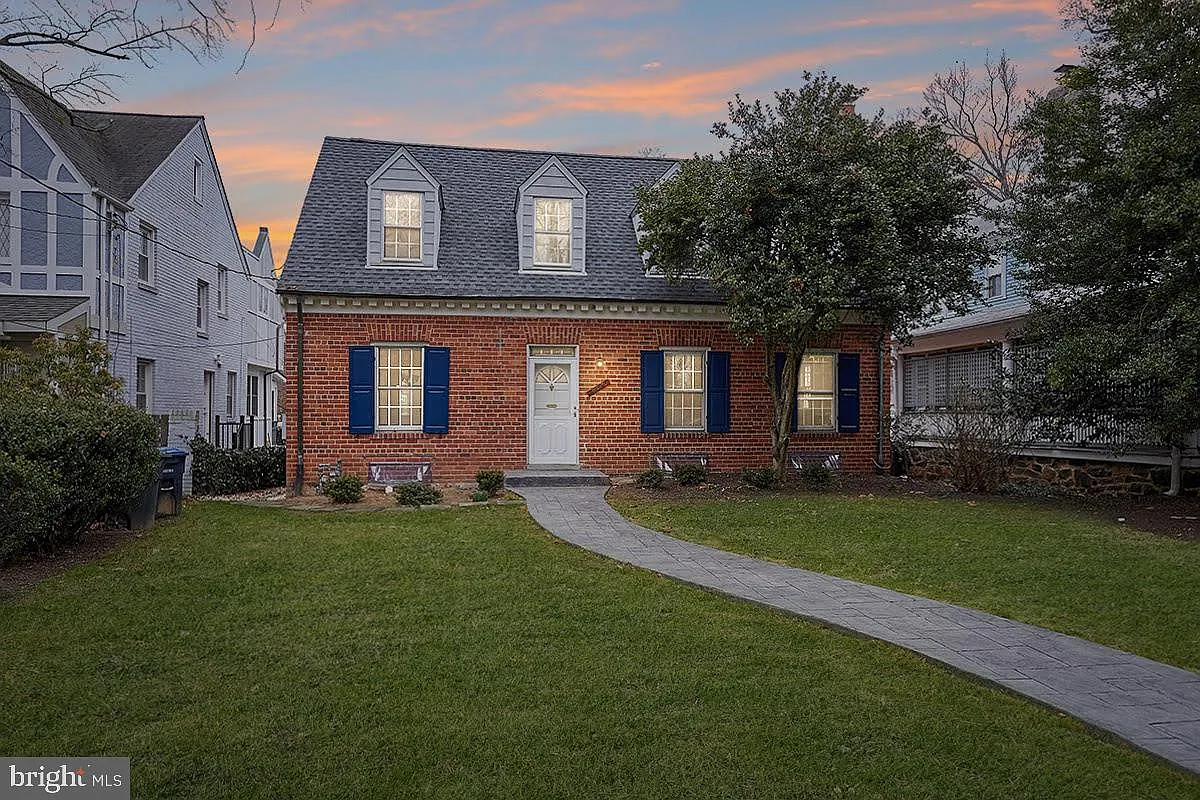 4 bed, 3.5 bath, 3218 sqft, $6,350 — Photo 1