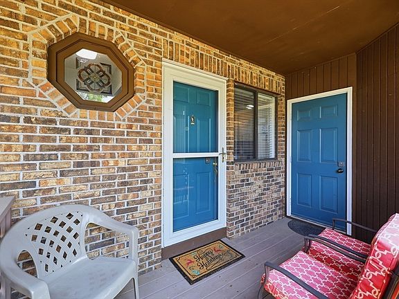 3rd image of 43 Dogwood Ln