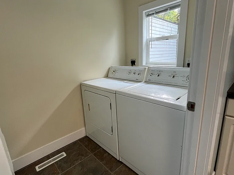 556 Franklin St #1 — Photo 3