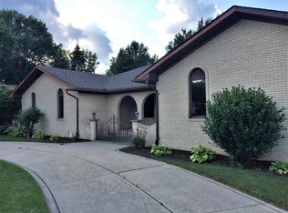 1304 Grace Ave, Rochester Hills, MI 48309