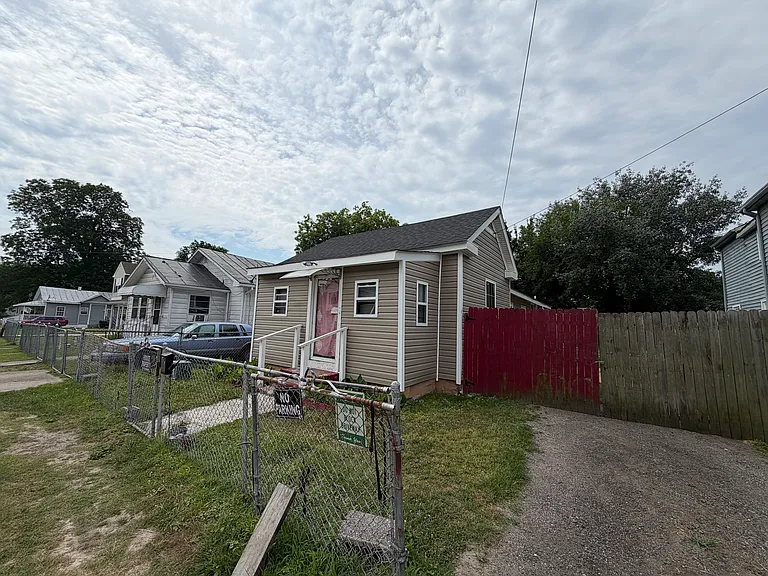 203 Raleigh Ave — Photo 2