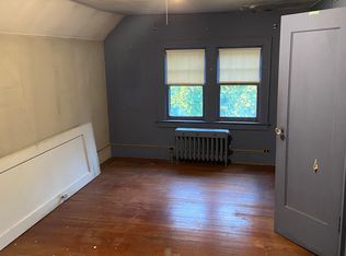 100 Gould St, Great Neck, NY 11023