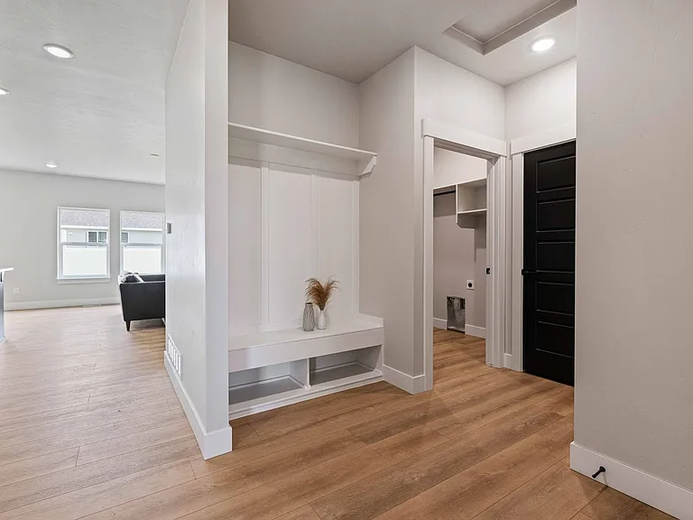 569 Idaho Ave — Photo 12