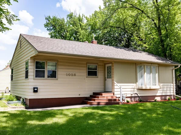 1028 11th Ave N, Moorhead, MN 56560