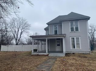 19 E Locust St, Bowling Green, MO 63334