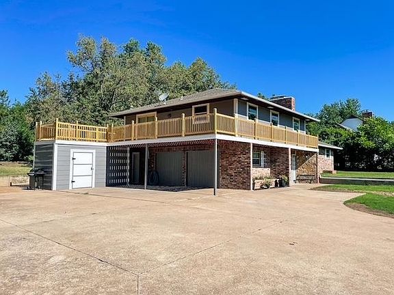 4th image of 1300 N Pecan Rd