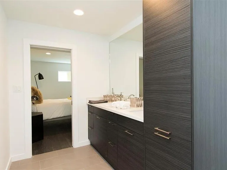 1410 Hyde Park Blvd #105 — Photo 15