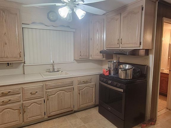 2nd image of 2562 Fenton Ave Floor 1