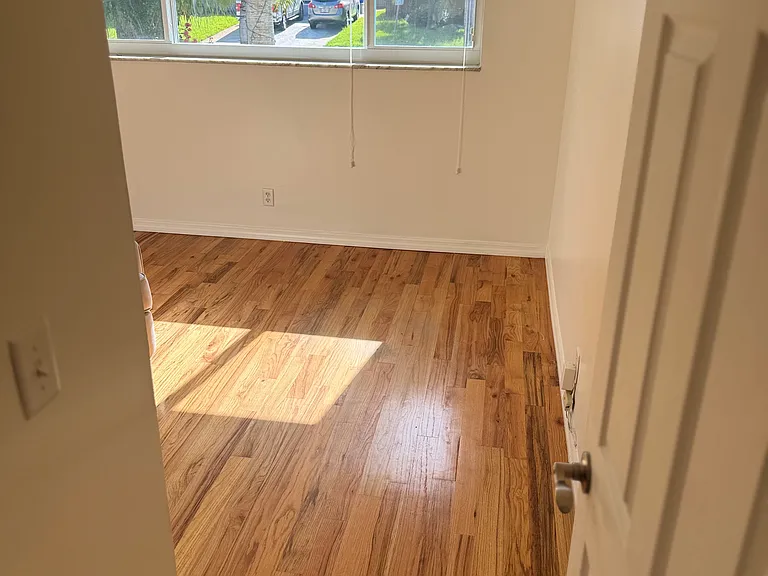 2021 N 52nd Ave — Photo 8