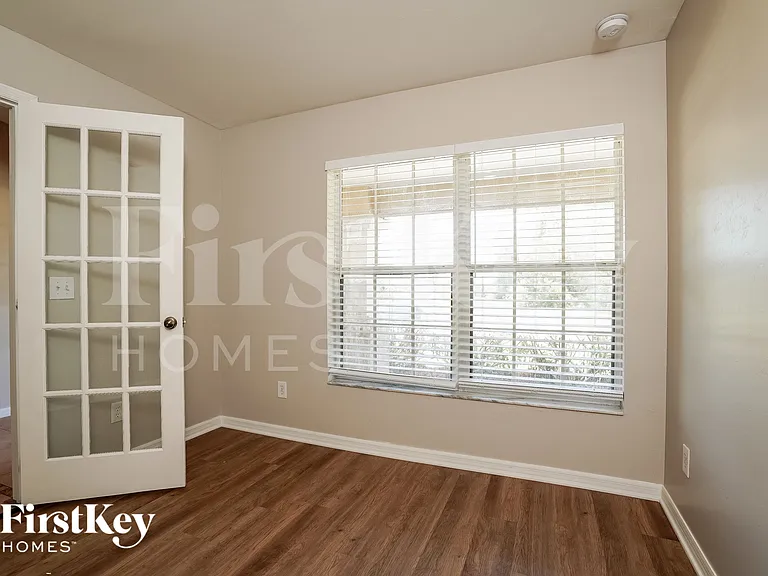 1002 NE 33rd Ln — Photo 11
