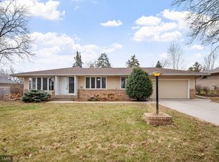 1736 Maple Ln, Roseville, MN 55113