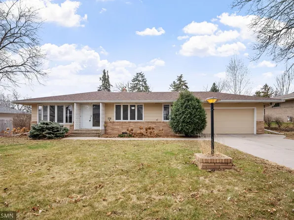 1736 Maple Ln, Roseville, MN 55113