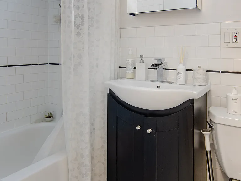 596 Henry St #1 — Photo 9