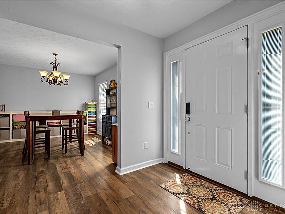 4th image of 392 Danbury Pl