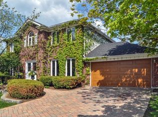 2S411 Golfview Dr, Glen Ellyn, IL 60137