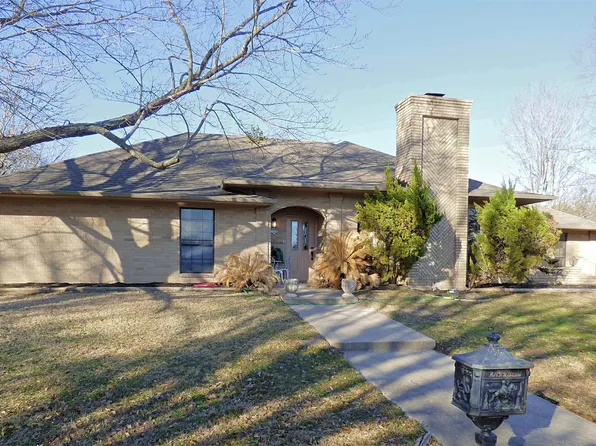 2405 Matthew Dr, Mount Pleasant, TX 75455