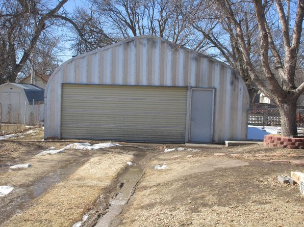 321 Edgerton Ave, Oakley, KS 67748