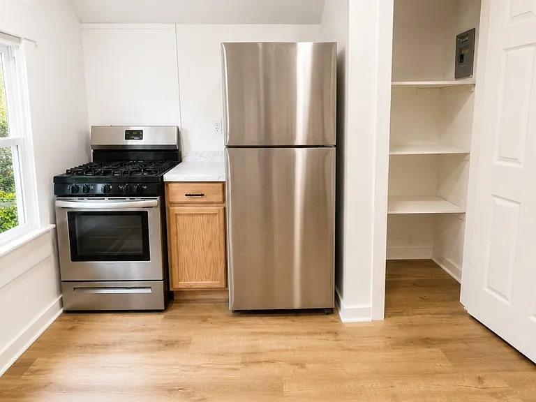 166 Kenan St #C — Photo 7
