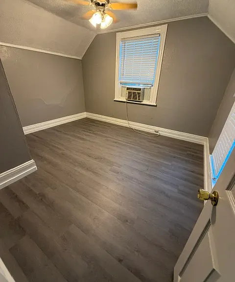 621 Fremont Ave NW — Photo 17