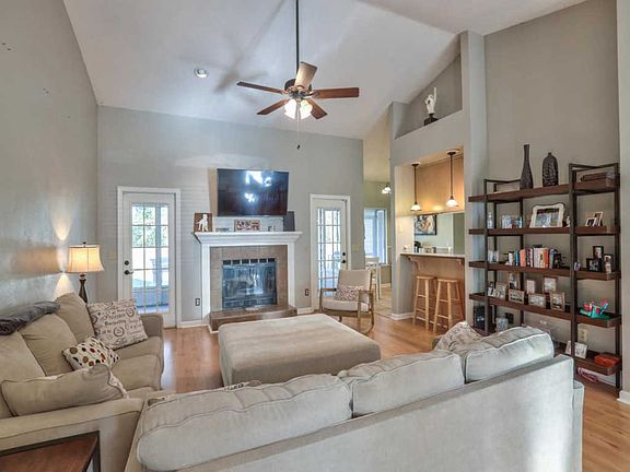 4th image of 1439 Avondale Way