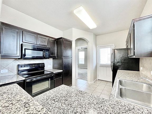 5th image of 409 Katmai Cir
