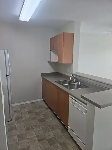 20303 Douglas Cres #412 — Photo 4
