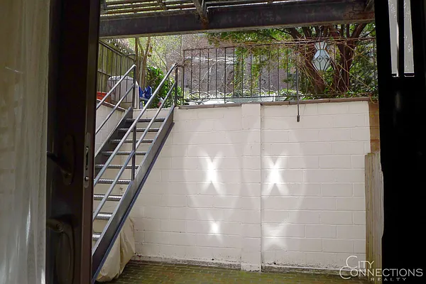 Rented by City Connections Realty | media 7