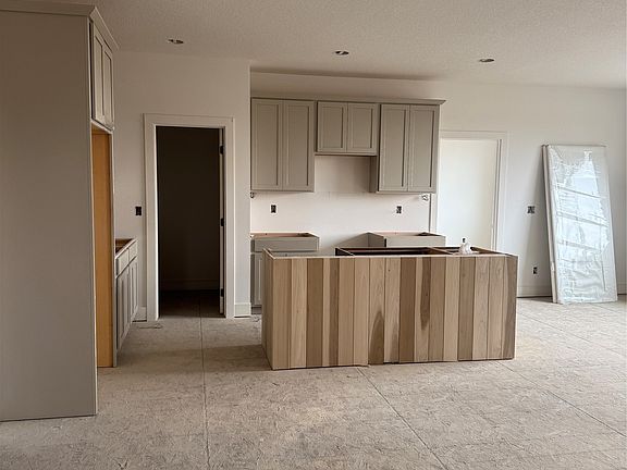 4th image of 1345 Lindas Ln