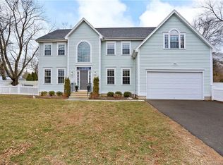 16 Taunton Rd, Fairfield, CT 06824