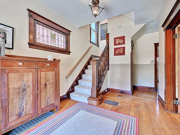 5th image of 608 E 21st St