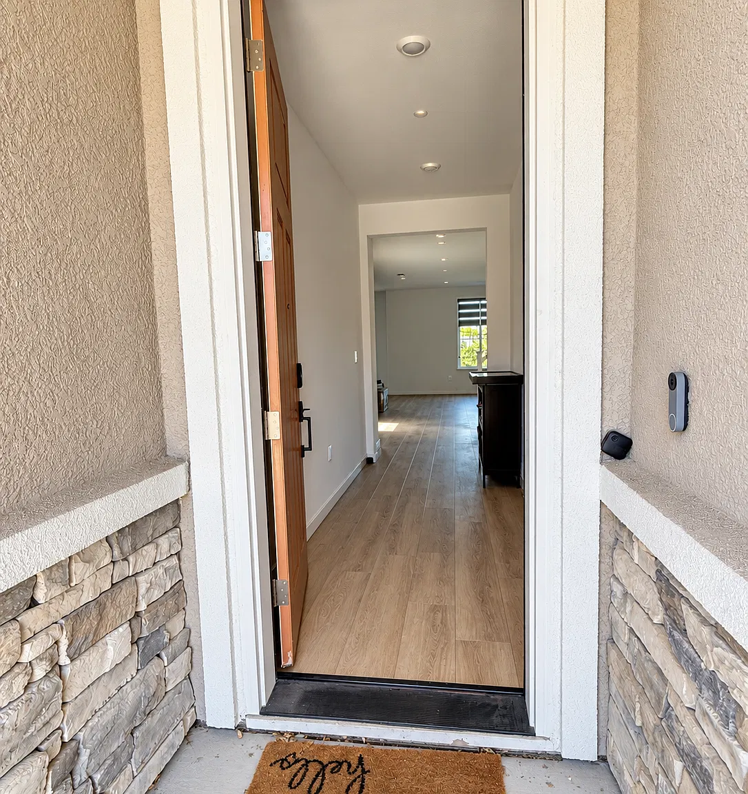 5 bed, 2687 sqft, $4,095 — Photo 4