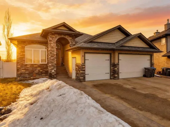 8 E Laurel Close, Sylvan Lake, AB T4S 0B3