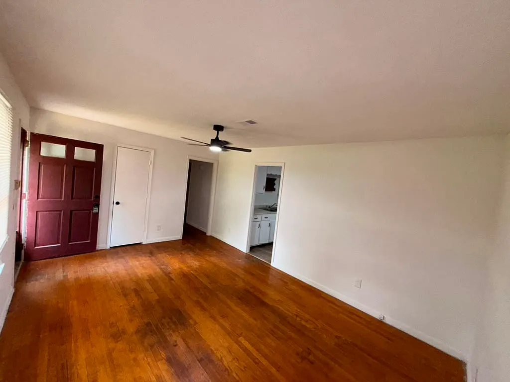 3 bed, 1005 sqft, $1,400 — Photo 3