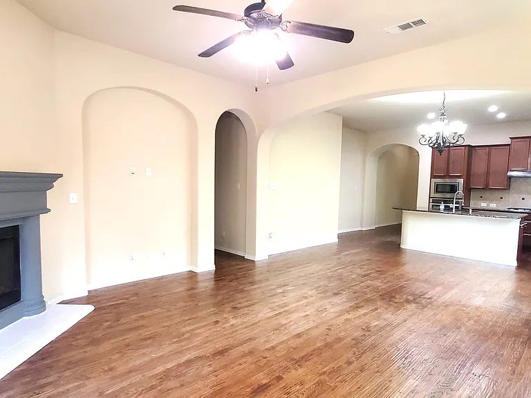 2614 Independence Dr — Photo 3