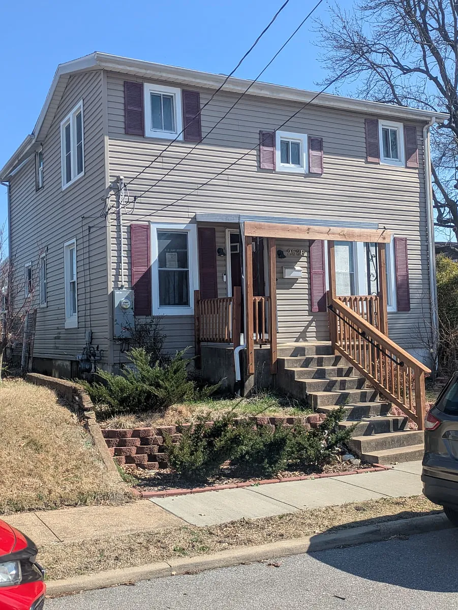 Building Photo - 2538 Florent Ave