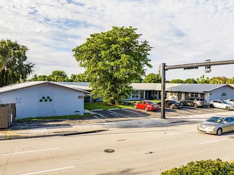 7200 Pembroke Rd — Photo 3