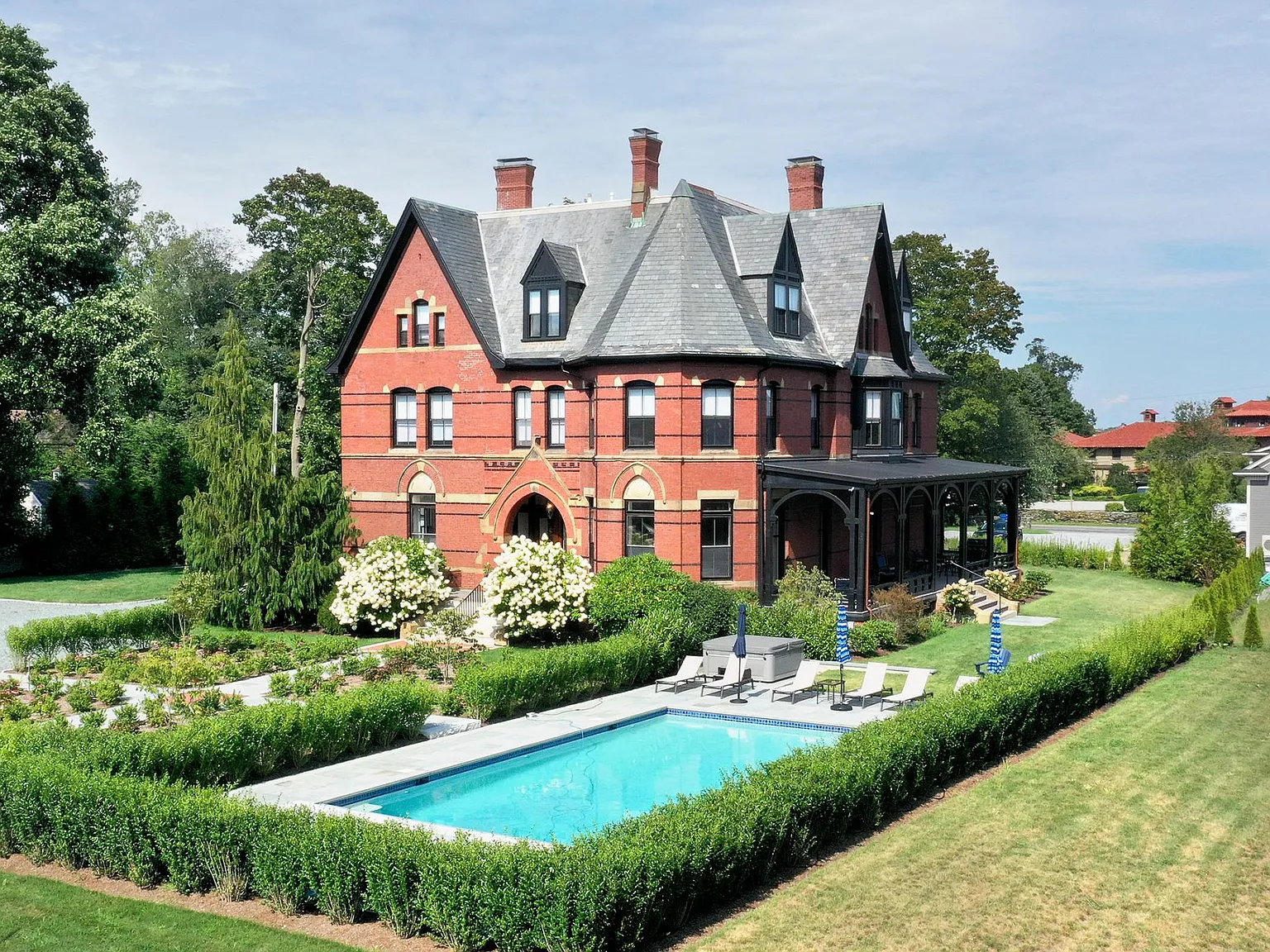 8 bed, 7.5 bath, 10480 sqft, $135,000 — Photo 2