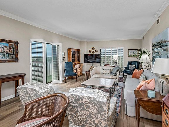 5th image of 1829 Senate St APT 5A