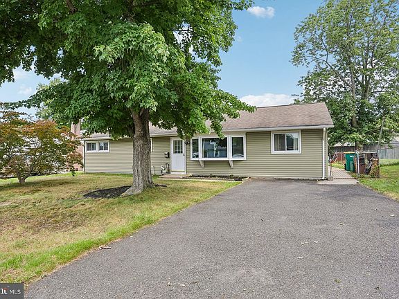 3rd image of 807 Eldridge Rd