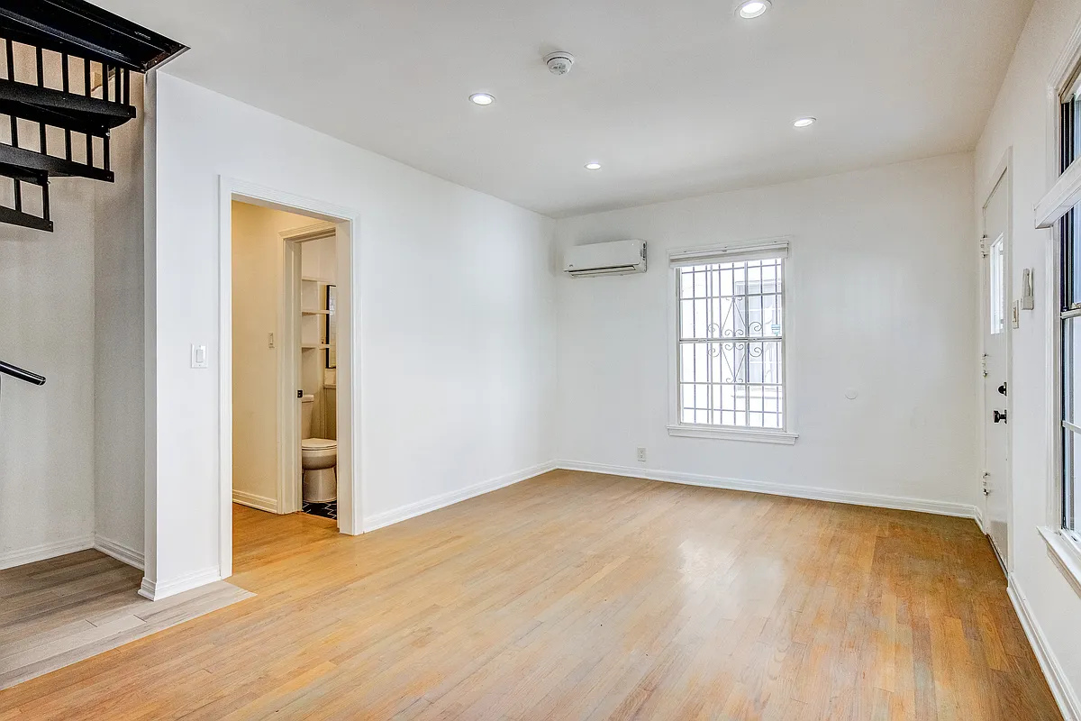 Building Photo - 537 N Orange Dr #1/2