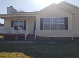 8 Country Manor Dr, Thomasville, NC 27360