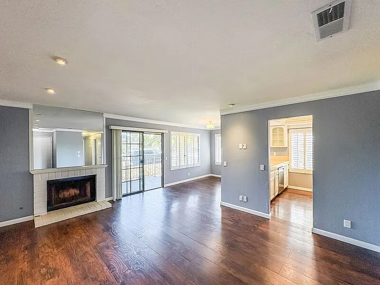 1020 Grape St — Photo 1
