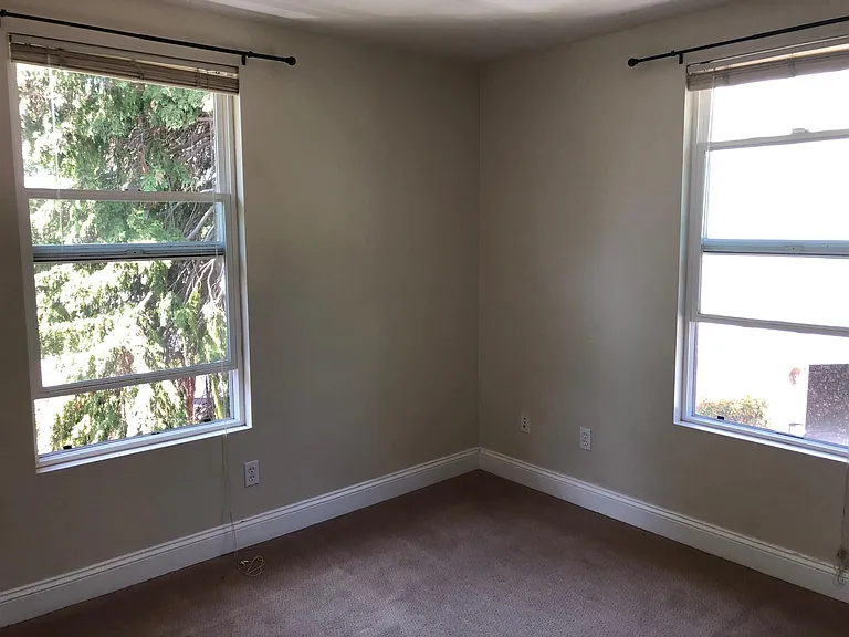 3107 E Madison St #B — Photo 2