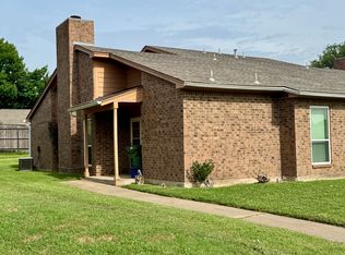 2820 Meadow Park Dr, Bedford, TX 76021