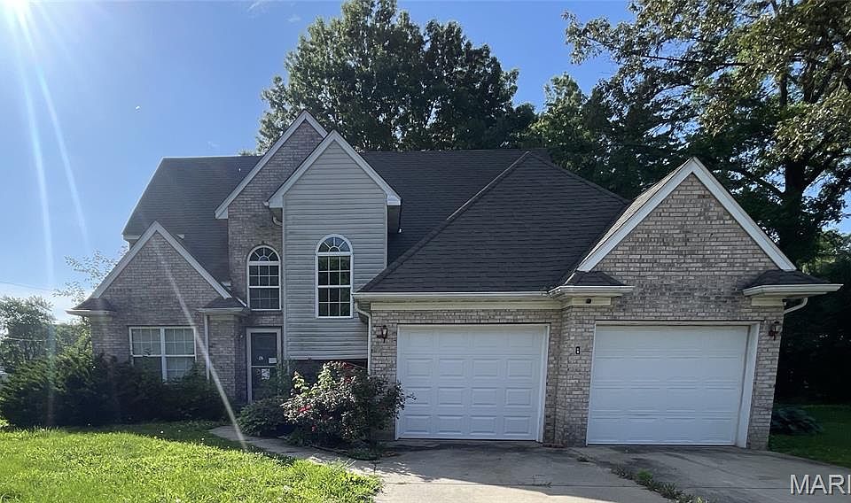 1st image of 2 Highland Dr
