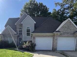 2 Highland Dr, Belleville, IL 62226