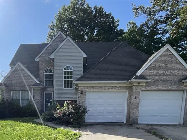2 Highland Dr, Belleville, IL 62226